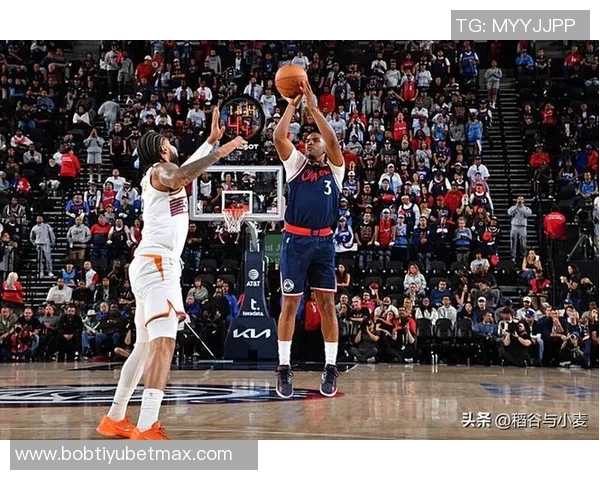 保罗乔治首秀表现平平仅得9分7板3助2帽全场限制在9分内 保罗乔治首秀表现平平仅得9分7板3助2帽全场限制在9分内