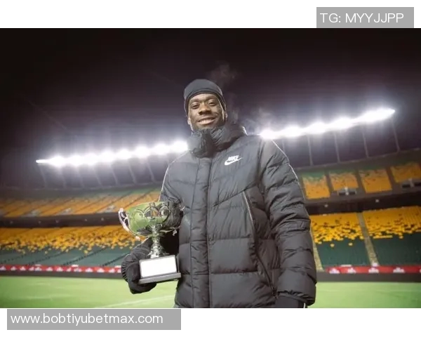 志在必得!拜仁海报展现阿方索戴维斯与杰克逊斗志昂扬的决心 志在必得!拜仁海报展现阿方索戴维斯与杰克逊斗志昂扬的决心