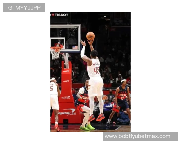 米切尔单节爆发斩获16分全场贡献24分5板5助4断展现全能表现 米切尔单节爆发斩获16分全场贡献24分5板5助4断展现全能表现